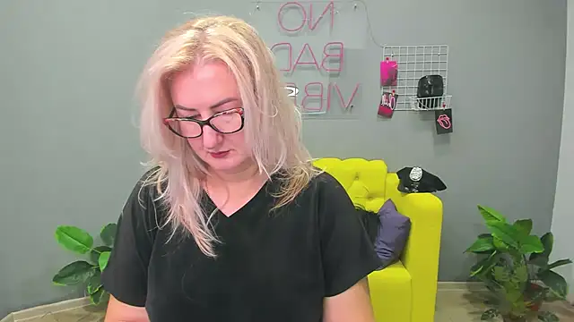 Snapshot of ChristyBrooks chatting on 01-28-25, 12:11 ChristyBrooks online show from 01-28-25, 12:11