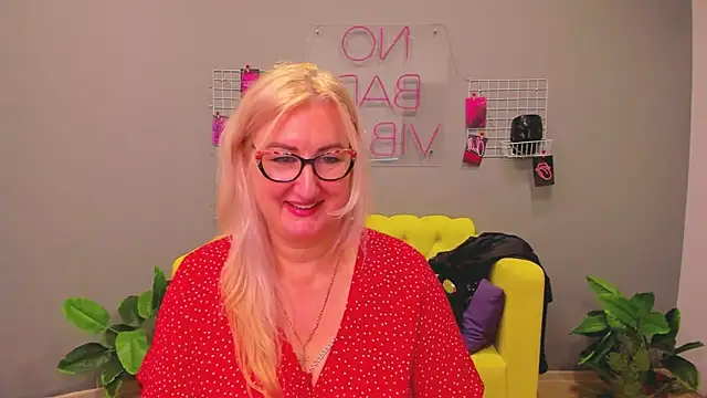 Snapshot of ChristyBrooks chatting on 01-28-25, 06:17 ChristyBrooks online show from 01-28-25, 06:17