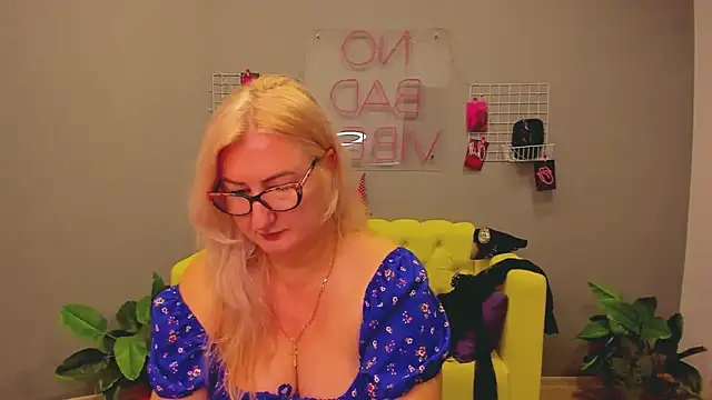 Snapshot of ChristyBrooks chatting on 01-30-25, 01:10 ChristyBrooks online show from 01-30-25, 01:10