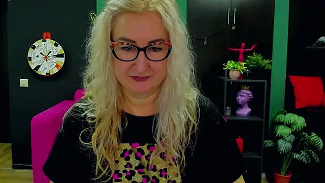 Snapshot of ChristyBrooks chatting on 02-04-25, 12:11 ChristyBrooks online show from 02-04-25, 12:11