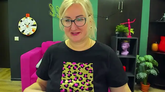 Snapshot of ChristyBrooks chatting on 02-10-25, 09:36 ChristyBrooks online show from 02-10-25, 09:36