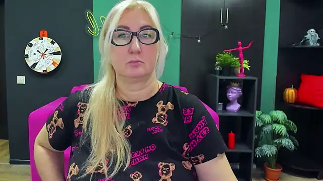 Snapshot of ChristyBrooks chatting on 02-12-25, 01:06 ChristyBrooks online show from 02-12-25, 01:06