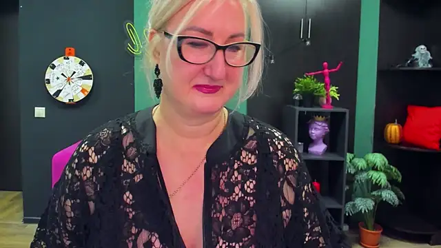 Snapshot of ChristyBrooks chatting on 02-21-25, 06:37 ChristyBrooks online show from 02-21-25, 06:37