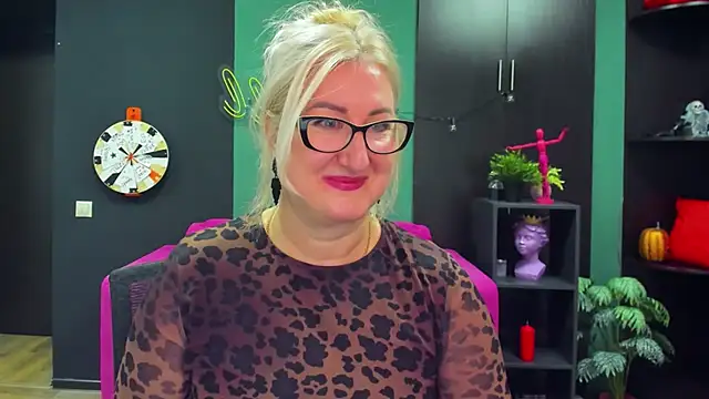 Snapshot of ChristyBrooks chatting on 02-21-25, 09:43 ChristyBrooks online show from 02-21-25, 09:43