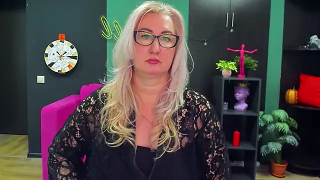 Snapshot of ChristyBrooks chatting on 02-25-25, 04:21 ChristyBrooks online show from 02-25-25, 04:21