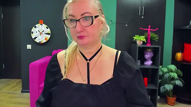 Snapshot of ChristyBrooks chatting on 02-28-25, 01:14 ChristyBrooks online show from 02-28-25, 01:14