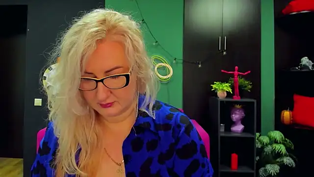 Snapshot of ChristyBrooks chatting on 03-02-25, 08:27 ChristyBrooks online show from 03-02-25, 08:27