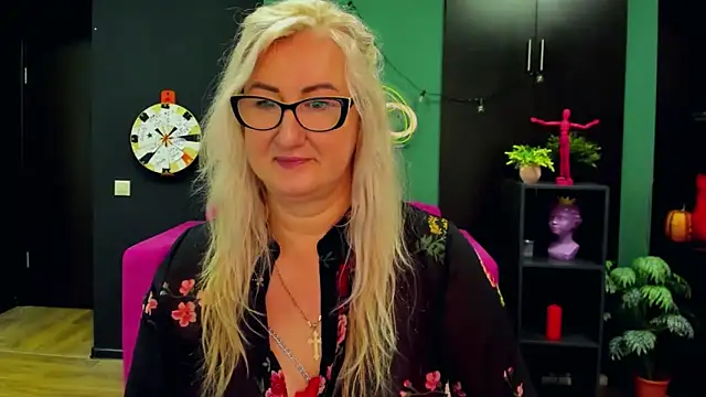 Snapshot of ChristyBrooks chatting on 03-02-25, 11:29 ChristyBrooks online show from 03-02-25, 11:29