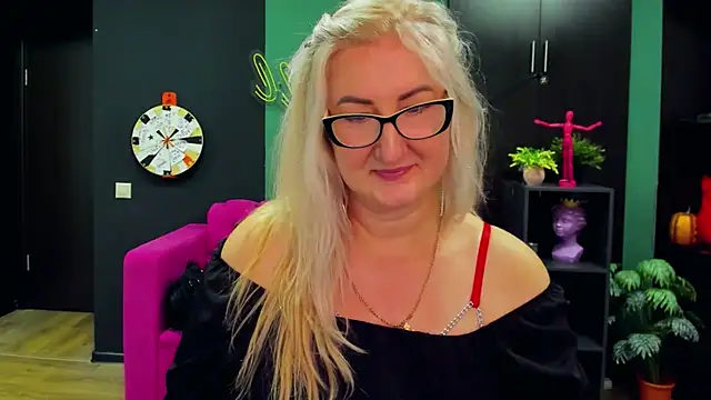 Snapshot of ChristyBrooks chatting on 03-02-25, 02:32 ChristyBrooks online show from 03-02-25, 02:32