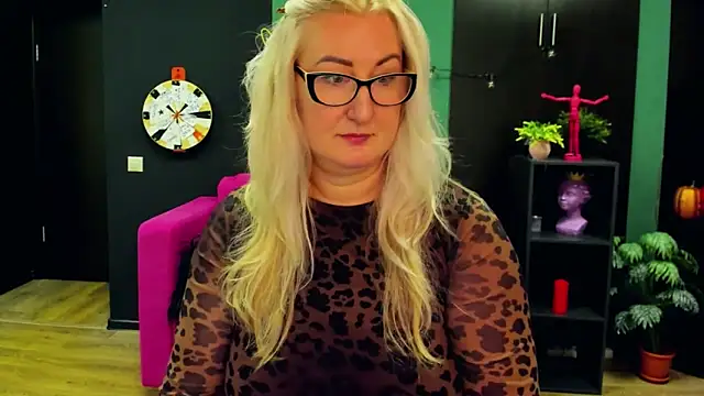 Snapshot of ChristyBrooks chatting on 03-04-25, 04:20 ChristyBrooks online show from 03-04-25, 04:20