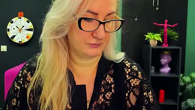 Snapshot of ChristyBrooks chatting on 03-05-25, 01:17 ChristyBrooks online show from 03-05-25, 01:17