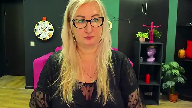 Snapshot of ChristyBrooks chatting on 03-05-25, 07:38 ChristyBrooks online show from 03-05-25, 07:38