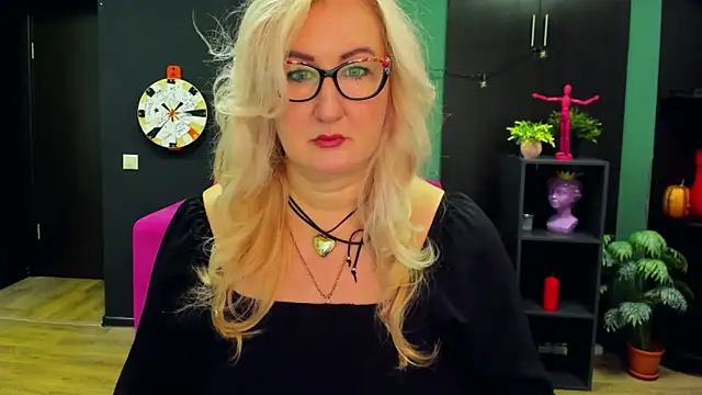 Snapshot of ChristyBrooks chatting on 03-07-25, 01:18 ChristyBrooks online show from 03-07-25, 01:18