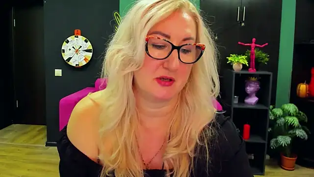 Snapshot of ChristyBrooks chatting on 03-07-25, 04:22 ChristyBrooks online show from 03-07-25, 04:22