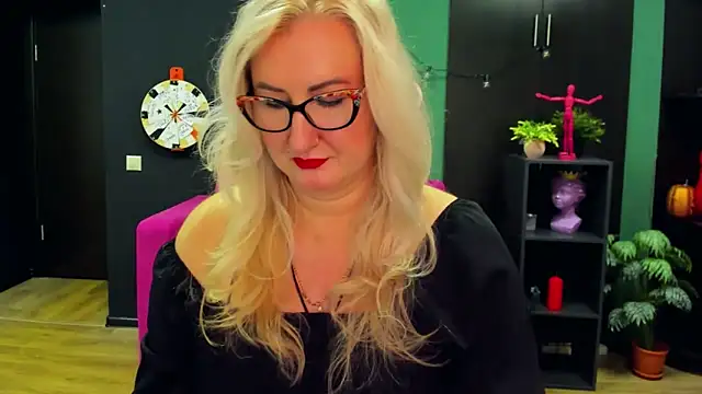 Snapshot of ChristyBrooks chatting on 03-07-25, 07:27 ChristyBrooks online show from 03-07-25, 07:27