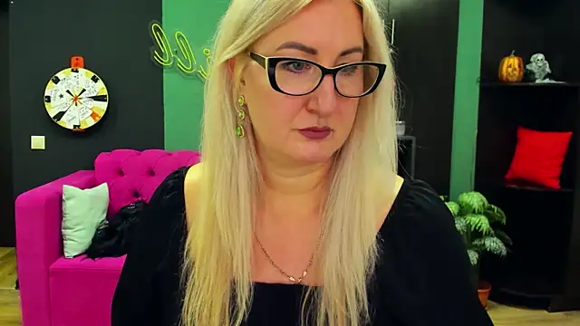 Snapshot of ChristyBrooks chatting on 03-15-25, 06:21 ChristyBrooks online show from 03-15-25, 06:21