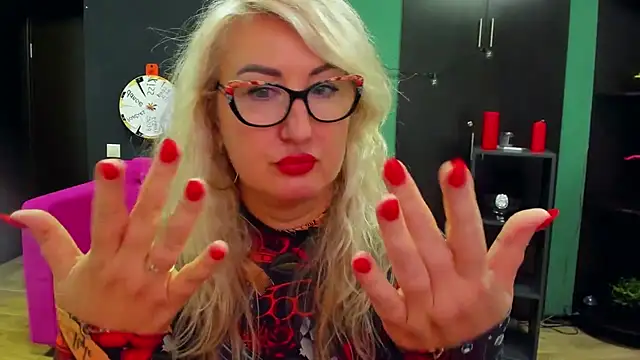 Snapshot of ChristyBrooks chatting on 09-21-25, 02:08 ChristyBrooks online show from 09-21-25, 02:08