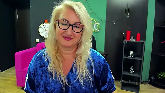 Snapshot of ChristyBrooks chatting on 10-01-25, 01:17 ChristyBrooks online show from 10-01-25, 01:17