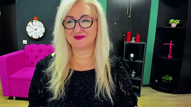 Snapshot of ChristyBrooks chatting on 10-11-25, 12:15 ChristyBrooks online show from 10-11-25, 12:15