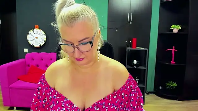 Snapshot of ChristyBrooks chatting on 10-17-25, 09:12 ChristyBrooks online show from 10-17-25, 09:12