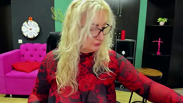 Snapshot of ChristyBrooks chatting on 10-18-25, 12:06 ChristyBrooks online show from 10-18-25, 12:06