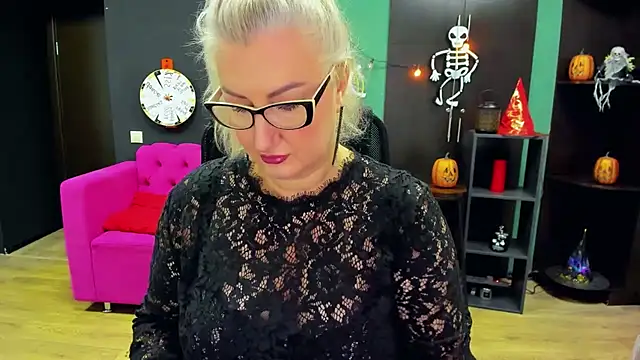 Snapshot of ChristyBrooks chatting on 10-25-25, 10:12 ChristyBrooks online show from 10-25-25, 10:12