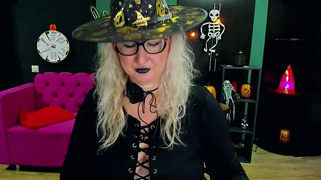 Snapshot of ChristyBrooks chatting on 10-31-25, 09:10 ChristyBrooks online show from 10-31-25, 09:10