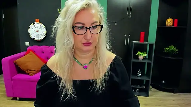 Snapshot of ChristyBrooks chatting on 11-04-25, 07:18 ChristyBrooks online show from 11-04-25, 07:18