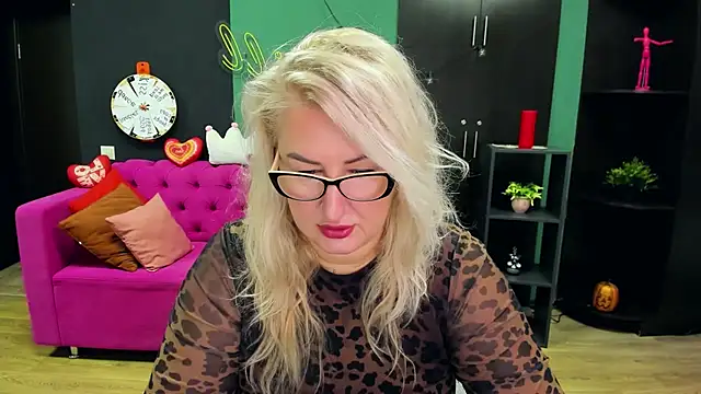 Snapshot of ChristyBrooks chatting on 11-12-25, 06:14 ChristyBrooks online show from 11-12-25, 06:14