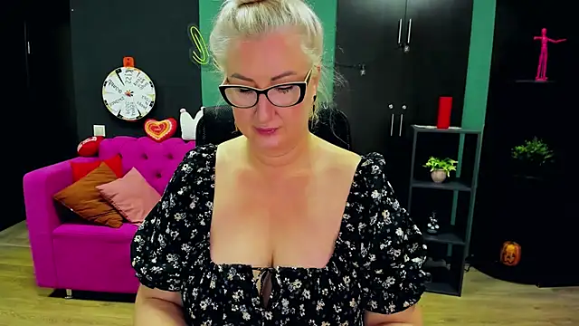 Snapshot of ChristyBrooks chatting on 11-18-25, 06:51 ChristyBrooks online show from 11-18-25, 06:51