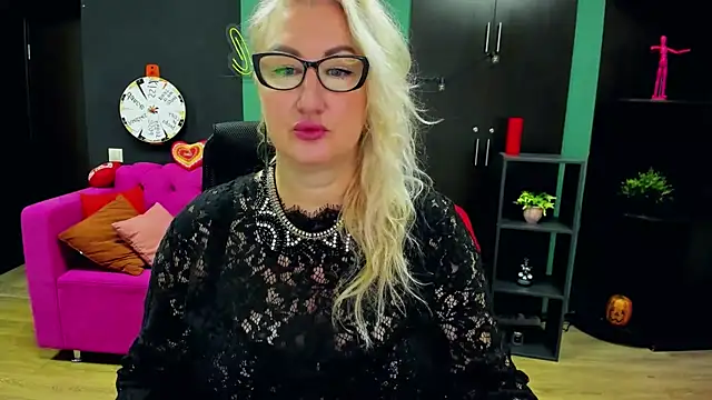 Snapshot of ChristyBrooks chatting on 11-19-25, 06:13 ChristyBrooks online show from 11-19-25, 06:13