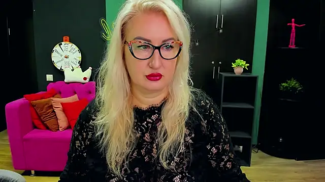 Snapshot of ChristyBrooks chatting on 11-25-25, 05:18 ChristyBrooks online show from 11-25-25, 05:18