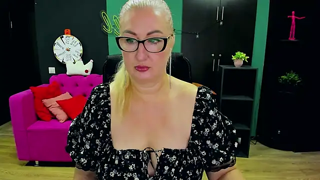 Snapshot of ChristyBrooks chatting on 11-26-25, 05:19 ChristyBrooks online show from 11-26-25, 05:19