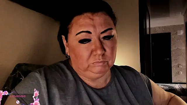 Snapshot of SexxyDreams1 chatting on 09-19-25, 05:09 SexxyDreams1 online show from 09-19-25, 05:09