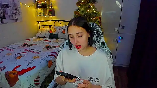 LinaTruly online show from 12-17-25, 10:49