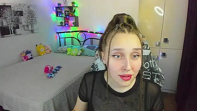 Snapshot of LinaTruly chatting on 04-17-26, 08:34 LinaTruly online show from 04-17-26, 08:34