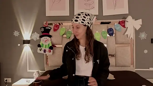 Snapshot of jolie_lov chatting on 11-22-25, 01:10 jolie lov online show from 11-22-25, 01:10