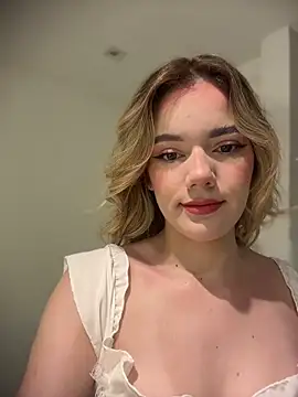 Snapshot of NicoleCut chatting on 05-24-26, 10:31 NicoleCut online show from 05-24-26, 10:31
