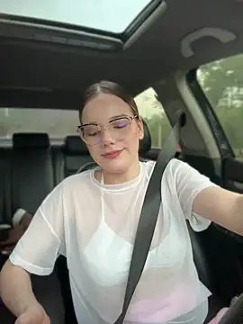 Snapshot of NicoleCut chatting on 06-03-26, 10:37 NicoleCut online show from 06-03-26, 10:37