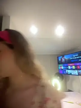 Snapshot of NicoleCut chatting on 06-14-26, 10:28 NicoleCut online show from 06-14-26, 10:28