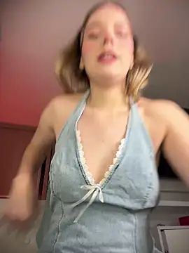 Snapshot of NicoleCut chatting on 07-19-26, 10:19 NicoleCut online show from 07-19-26, 10:19