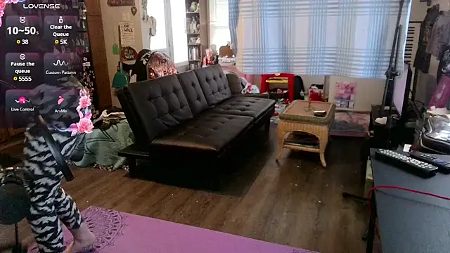 Snapshot of _hellostormy_ chatting on 02-09-25, 09:28 hellostormy online show from 02-09-25, 09:28