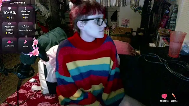 Snapshot of _hellostormy_ chatting on 02-19-25, 12:46 hellostormy online show from 02-19-25, 12:46