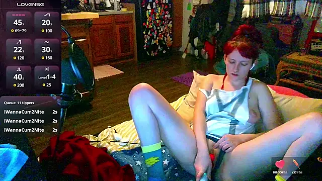 Snapshot of _hellostormy_ chatting on 02-21-25, 04:40 hellostormy online show from 02-21-25, 04:40