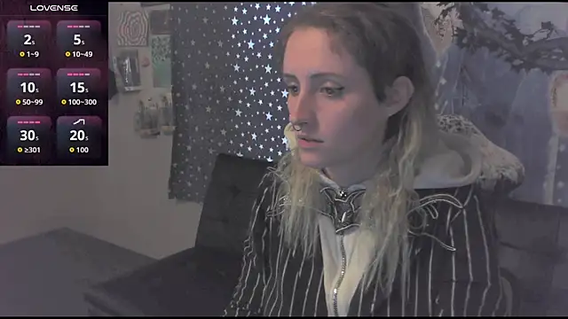 Snapshot of _hellostormy_ chatting on 09-08-25, 03:00 hellostormy online show from 09-08-25, 03:00