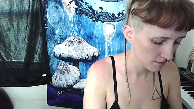 Snapshot of _hellostormy_ chatting on 10-14-25, 04:19 hellostormy online show from 10-14-25, 04:19