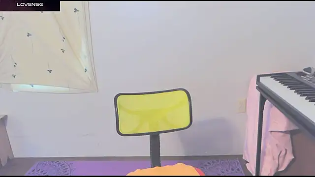 Snapshot of _hellostormy_ chatting on 04-19-26, 08:11 hellostormy online show from 04-19-26, 08:11