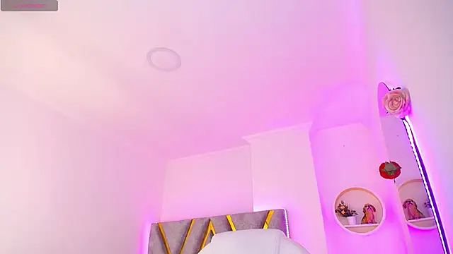 Snapshot of Aurora_Brownn chatting on 03-15-25, 04:02 Aurora Brownn online show from 03-15-25, 04:02