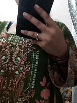 Snapshot of Haniya-143 chatting on 10-26-25, 01:06 Haniya-143 online show from 10-26-25, 01:06