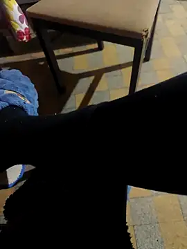 Snapshot of ariel-rick chatting on 11-28-25, 01:03 ariel-rick online show from 11-28-25, 01:03